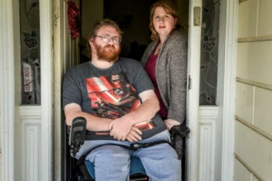 Chuyện khó tin: Liệt tứ chi vì hóc xương gà