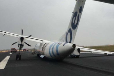 Máy bay Anh chở 59 người gãy càng, cánh đập đất do gió lớn