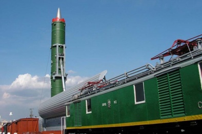 ‘Dựng tóc gáy’ với đoàn tàu tên lửa Barguzin của Nga