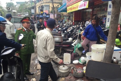 Hà Nội: Đã có người bị phạt 6 triệu đồng vì vứt rác 'bậy'