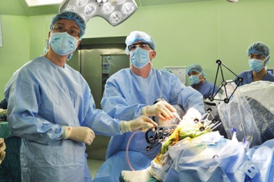Lần đầu tiên Việt Nam ứng dụng robot trong phẫu thuật thần kinh, sọ não