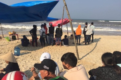Tắm biển giữa trưa, nam sinh viên 19 tuổi bị sóng cuốn mất tích