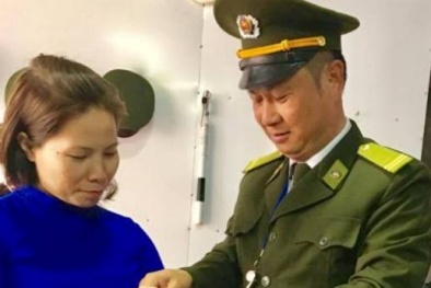 Rơi vòng vàng ở Yên Tử, du khách may mắn vì gặp được người có tâm