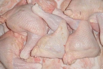 Bí ẩn gà 10 ngàn/kg: Xương đen thui, thịt mục nát