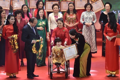 Thủ tướng Nguyễn Xuân Phúc đối thoại với đại biểu phụ nữ Việt Nam