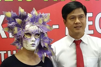 Xổ số Vietlott: Người phụ nữ đeo mặt nạ hóa trang nhận độc đắc 41 tỷ đồng