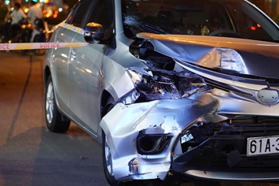 Truy đuổi gần 3km bắt ô tô Vios tông xe máy khiến người vợ tử vong