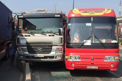 Xe khách va chạm xe ben, 40 trẻ mầm non hoảng loạn sợ hãi