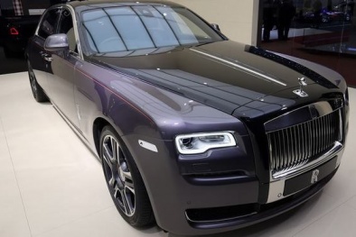 Nghiền vụn 1.000 viên kim cương để sơn xe Rolls-Royce