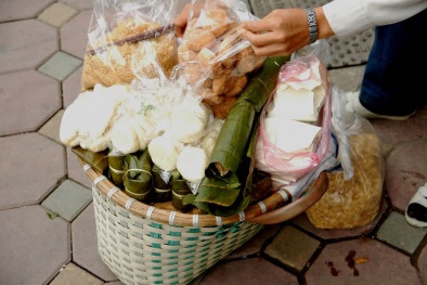 Bán cơm nắm vỉa hè lãi gần 50 triệu/tháng