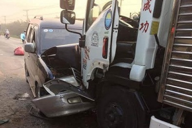 Tai nạn giao thông ngày 13/3: Xe máy tông gãy trụ điện, hai thanh niên thương vong