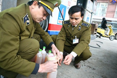Phát hiện, xử phạt nhiều cửa hàng vi phạm về chất lượng xăng dầu