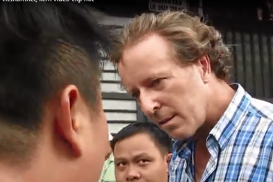 'Ông Tây' cãi lí khi Phó chủ tịch Đoàn Ngọc Hải yêu cầu cẩu xe