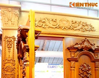 Cận cảnh bộ cửa gỗ gõ bạc tỷ khiến nhiều người ngỡ ngàng
