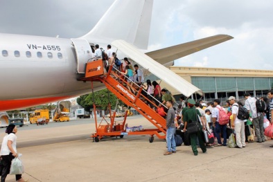 Đồng loạt tăng phí, các hãng hàng không Việt Nam nói gì?