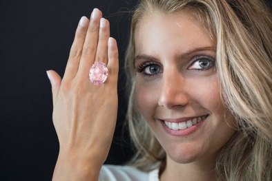 'Phát sốt' với vẻ đẹp kim cương hồng siêu đắt đỏ trị giá 1.300 tỷ đồng