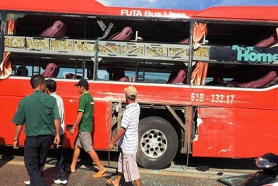 Tai nạn giao thông ngày 26/3: Hai xe khách đối đầu, hàng chục người nhập viện