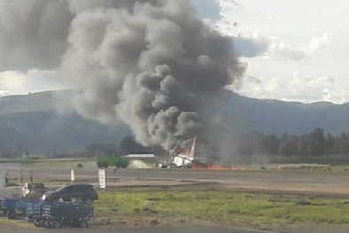 Máy bay chở 141 hành khách bốc cháy dữ dội trên đường băng