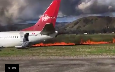 Máy bay Peru chở hơn trăm người cháy ngùn ngụt sau khi hạ cánh