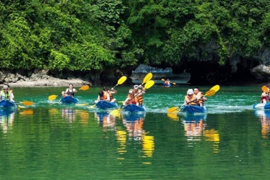 Cấm dịch vụ chèo kayak ở Hạ Long, doanh nghiệp du lịch điêu đứng
