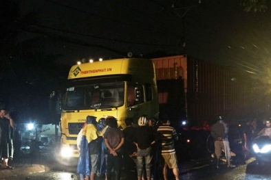 Tai nạn giao thông ngày 2/4: Nam thanh niên bị ô tô tông dính vào cột điện