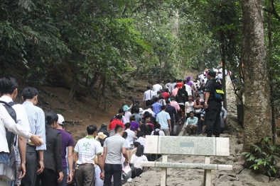 Lễ hội Đền Hùng 2017: Không để du khách ăn mặc phản cảm vào đền