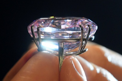 Viên kim cương 'Ngôi sao Hồng' phá kỷ lục với giá bán 71,2 triệu USD