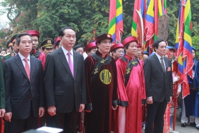 Chủ tịch nước thành kính dâng hương tưởng nhớ các vị vua Hùng