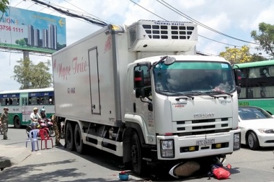 Tai nạn giao thông ngày 9/4: Thai phụ 5 tháng bị ô tô tải cuốn vào gầm