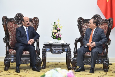 Thủ tướng Nguyễn Xuân Phúc tiếp các Đại sứ Myanmar, Qatar