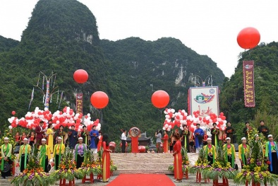 Ninh Bình 'níu chân' du khách bằng lễ hội Tràng An 2017