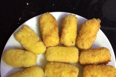 Cách làm bánh sữa tươi chiên giòn dành tặng gia đình dịp cuối tuần