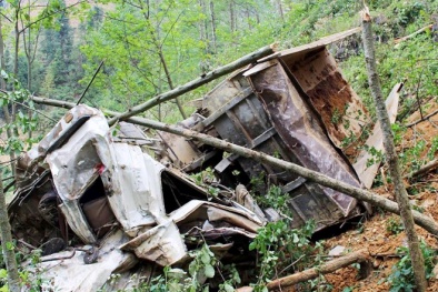 Tin tức mới nhất vụ xe tải lao xuống vực sâu, 4 người tử vong