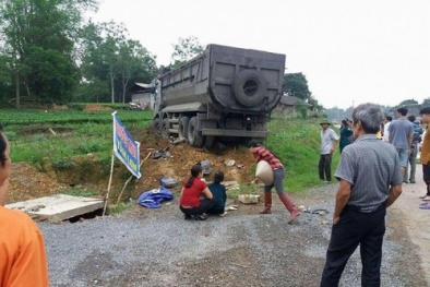 Tai nạn giao thông ngày 18/4: Ông tử vong, 3 cháu nguy kịch trên đường đi học về