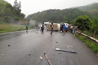 Tai nạn giao thông ngày 19/4: Hai ô tô đối đầu kinh hoàng, 6 người nhập viện