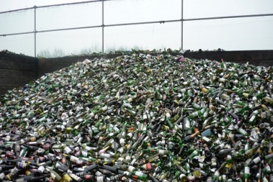 Tái chế chai thủy tinh bỏ đi thành pin lithium ion hiệu suất cao 