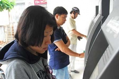 Nhiều ngân hàng muốn tăng phí giao dịch qua ATM