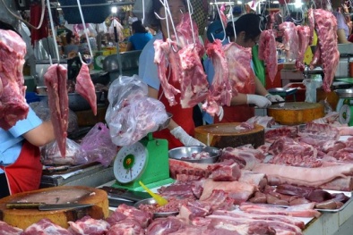 Thịt lợn hơi giảm 'sốc' chỉ 15.000 đồng/kg, giá siêu thị vẫn cao: Chuyên gia nói gì?