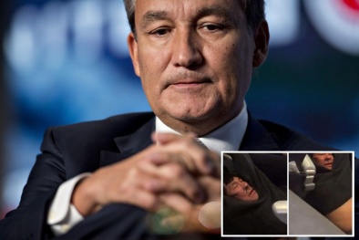 Vụ đuổi hành khách khỏi máy bay: CEO hãng United Airlines tiếp tục lên tiếng