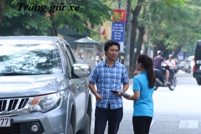 Hà Nội: Người dân lúng túng thanh toán phí gửi xe qua điện thoại