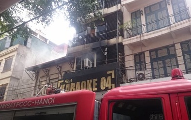 Clip: Cháy lớn tại quán karaoke trên phố Mai Hắc Đế