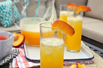 Cách làm sinh tố chanh đào giúp da trắng dáng xinh