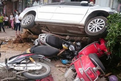 Tai nạn giao thông mới nhất ngày 6/5/2017: Xe máy đối đầu ôtô, 2 người tử vong