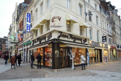 Gia đình triệu đô của tân Đệ nhất phu nhân Tổng thống Pháp kinh doanh gì?