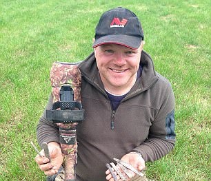 Dò tìm kim loại, người đàn ông ‘đổi đời’ nhờ phát hiện kho báu hàng chục tỷ đồng