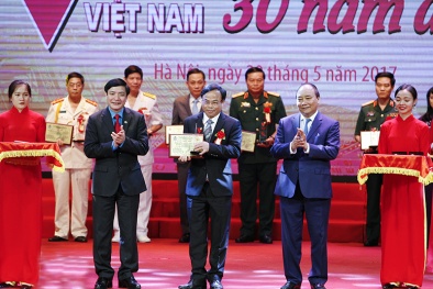 [Video] Tổng cục Tiêu chuẩn Đo lường Chất lượng được vinh danh tại 'Vinh Quang Việt Nam 2017'