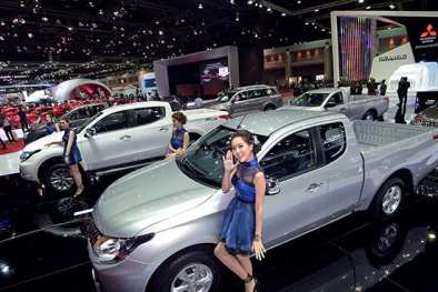 Giá ô tô tại Việt Nam tiếp tục giảm mạnh