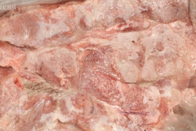 Phát hiện 3 tấn nội tạng bẩn bốc mùi trên xe tải