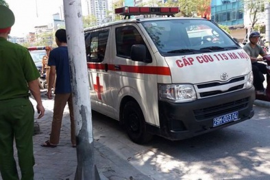 Clip: Cụ bà đột tử nghi do sốc nhiệt bởi nắng nóng ở Hà Nội