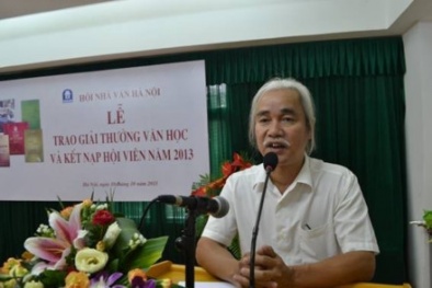 Chủ tịch Hội Nhà văn Hà Nội bất ngờ xin từ chức, rút khỏi Hội
